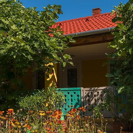 Arnyas Vendeghaz, Fuege Balatonboglár