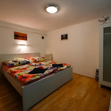 Arnyas Vendeghaz, Fuege * Balatonboglár