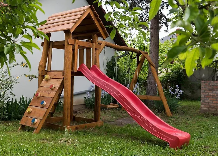 Arnyas Vendeghaz, Fuege Semesterbostad *