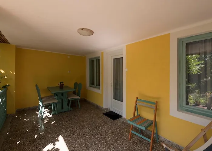 Arnyas Vendeghaz, Fuege * Balatonboglár